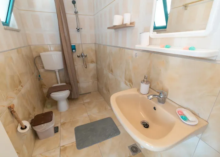 Angela Thalia * Antimachia