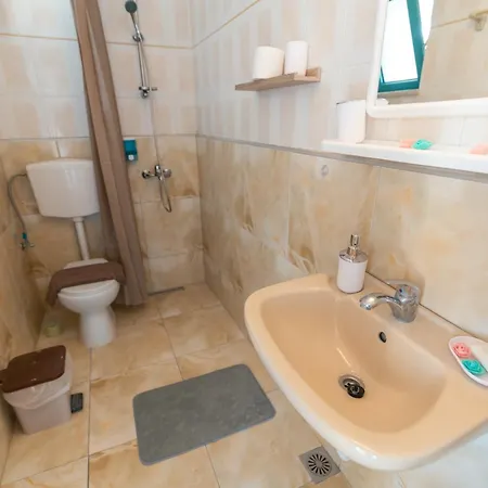 Angela Thalia * Antimachia